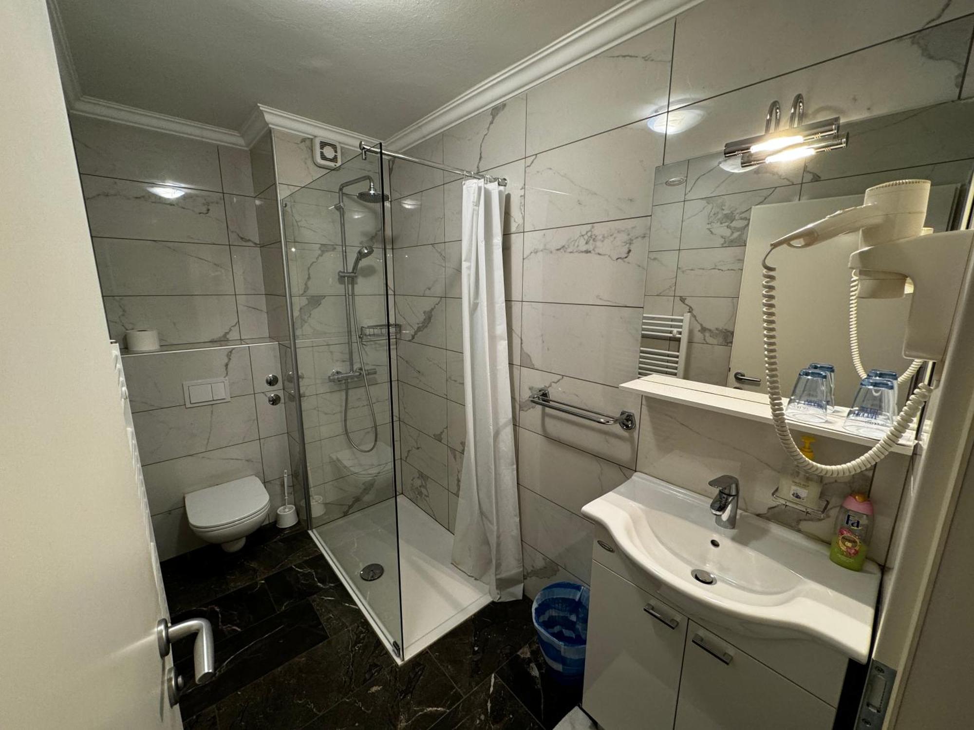 Gostisce Pri Slavcu Hotel Sentjernej Ngoại thất bức ảnh