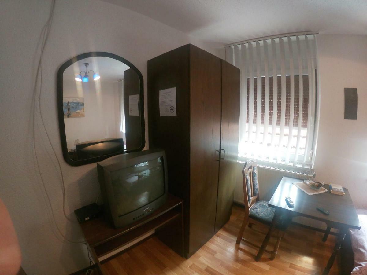 Gostisce Pri Slavcu Hotel Sentjernej Ngoại thất bức ảnh